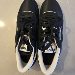 EUC Reebok Classic Nylon Sneaker Size 7.5